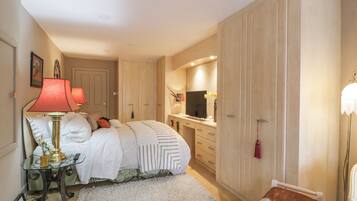 1 bedroom, individually decorated, individually furnished, free WiFi