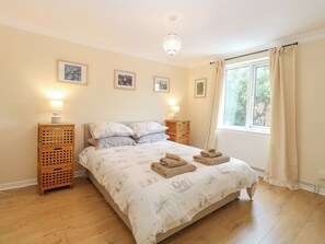 2 quartos, individualmente decorados, individualmente mobiliados