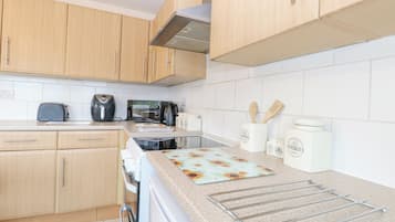 Fridge, dishwasher, electric kettle, toaster