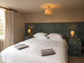 4 bedrooms, individually decorated, individually furnished, free WiFi