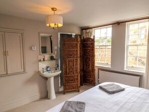 4 Schlafzimmer, individuell dekoriert, individuell eingerichtet