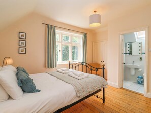 4 Schlafzimmer, individuell dekoriert, individuell eingerichtet