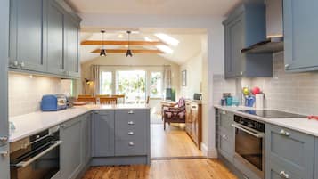 Dishwasher, cookware/dishes/utensils