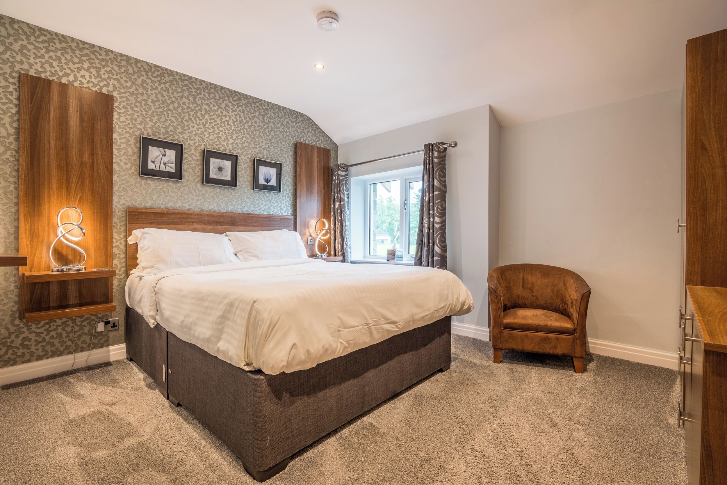 4 bedrooms, individually decorated, individually furnished, free WiFi