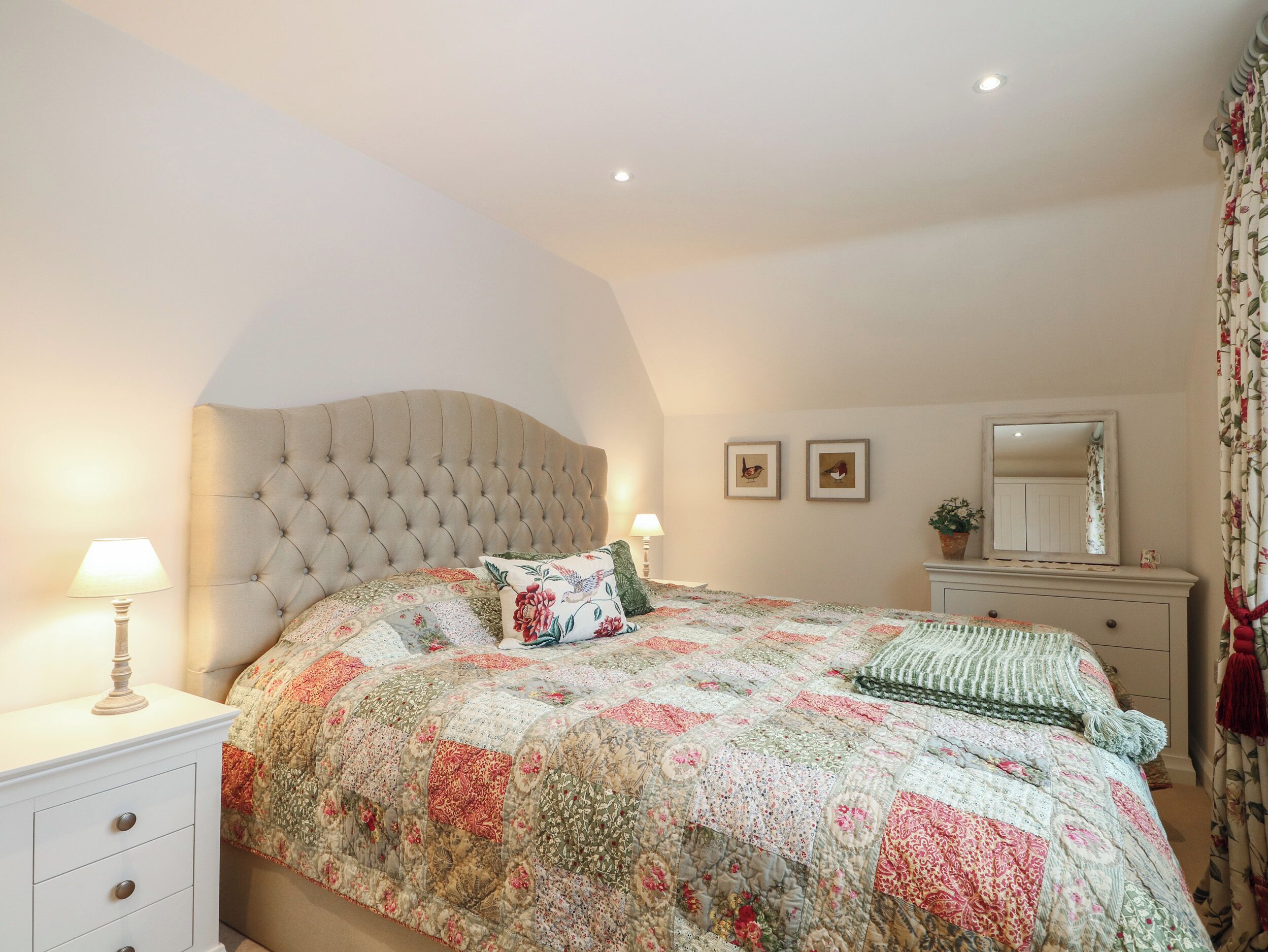 2 bedrooms, individually decorated, individually furnished, free WiFi