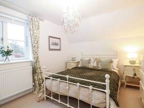 2 bedrooms, individually decorated, individually furnished, free WiFi