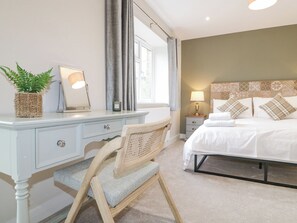 4 Schlafzimmer, individuell dekoriert, individuell eingerichtet