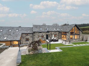 Exterior - Y Côr (Corwen)