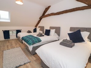 4 Schlafzimmer, individuell dekoriert, individuell eingerichtet