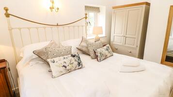 2 bedrooms, individually decorated, individually furnished, free WiFi