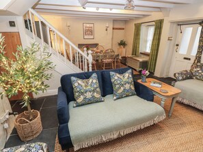 Living area - Millfield (Newport)