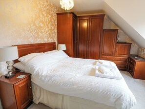 5 quartos, individualmente decorados, individualmente mobiliados