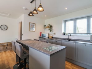 Cottage | Dining