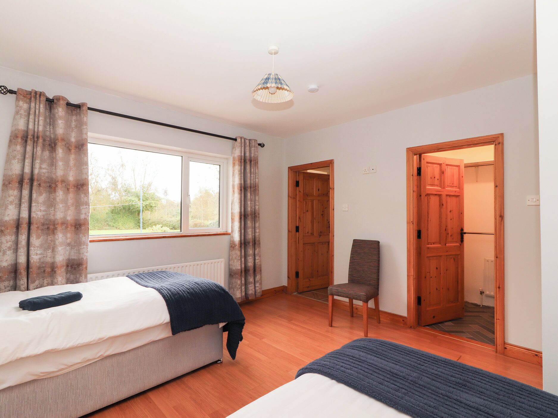 Mökki | 4 makuuhuonetta, yksilöllisesti sisustettu, yksilöllisesti kalustettu