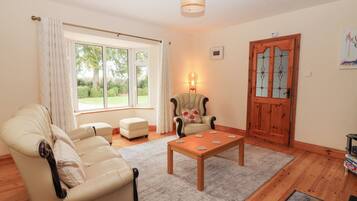 Cottage | Living area