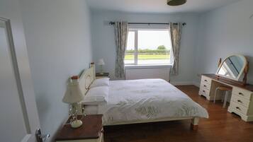 4 bedrooms, individually decorated, individually furnished, free WiFi