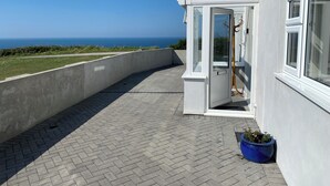 A modern building with a clear view of the sea. - Coastguard View (Portland)