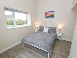 2 عدّة غرف نوم وبديكورات فريدة لكل غرفة وطراز فريد لكل وحدة