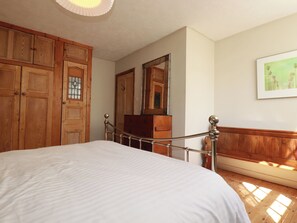 3 Schlafzimmer, individuell dekoriert, individuell eingerichtet