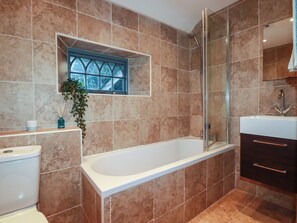 Shower - The Old Village Chapel (Newquay)