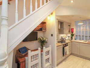 Geladeira, chaleira elétrica, torradeira