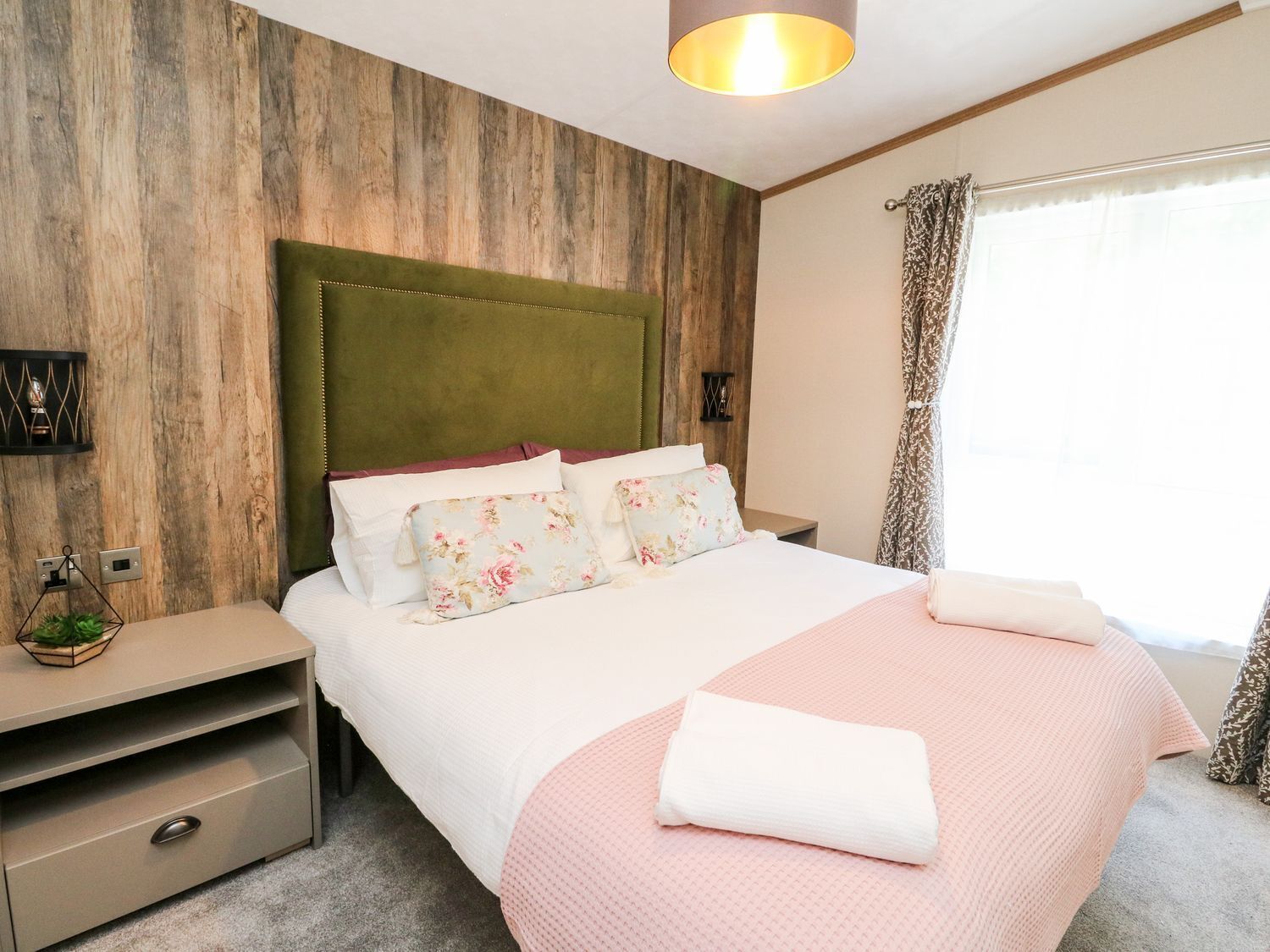 2 bedrooms, individually decorated, individually furnished, free WiFi