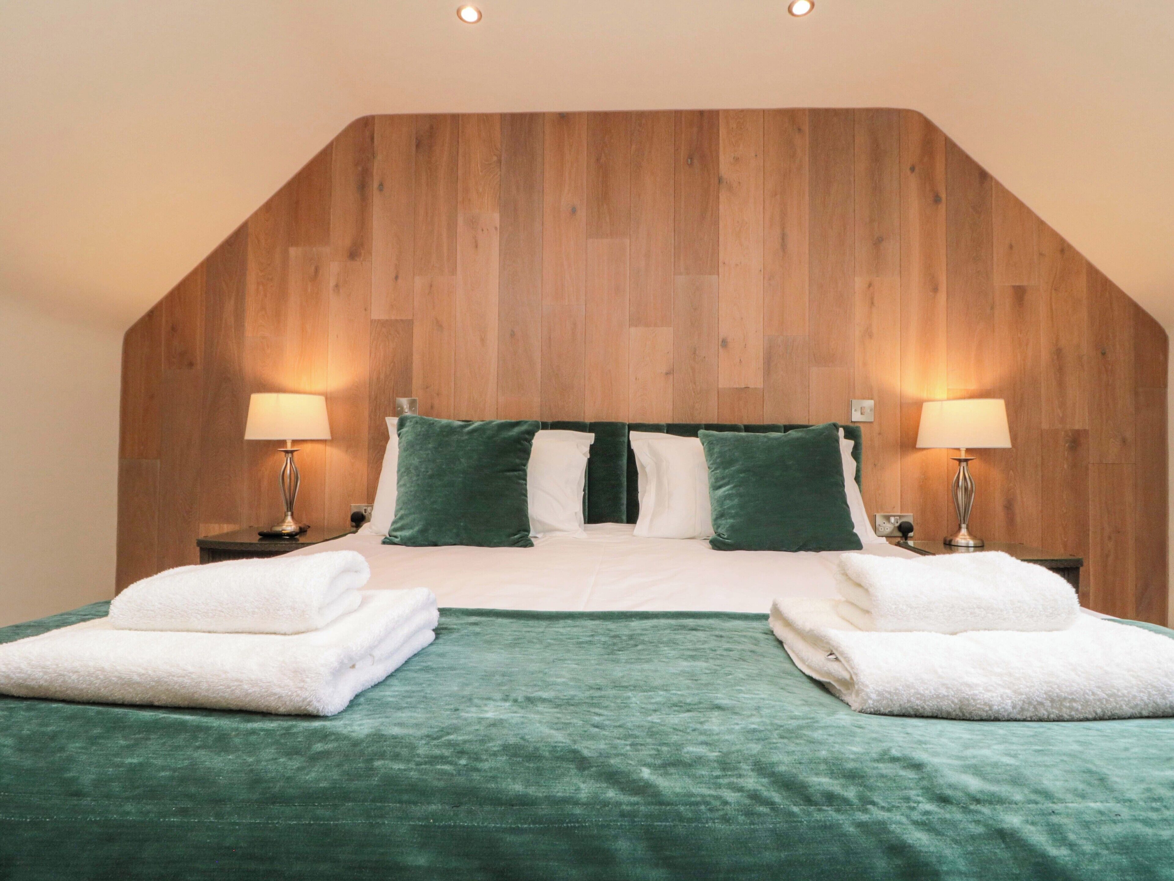 Cottage | 2 bedrooms, individually decorated, individually furnished, free WiFi