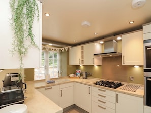 Cottage | Private kitchen | Fridge, dishwasher, electric kettle, toaster - Clematis Cottage (Whitby)