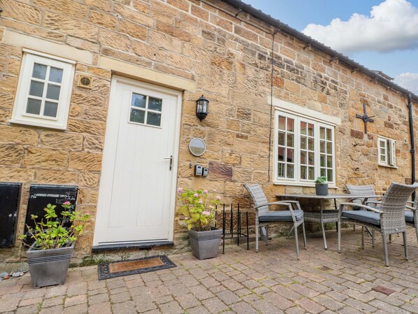 Cottage | Outdoor dining - Clematis Cottage (Whitby)
