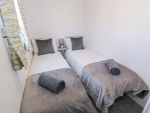 3 quartos, individualmente decorados, individualmente mobiliados