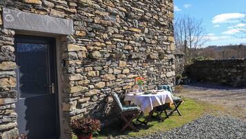 Cottage | Tempat makan luar