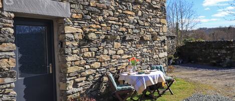 Cottage | Outdoor dining