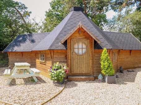 Cottage | Outdoor dining. Enchanted Cottage