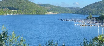 Ferienwohnung 'Am Edersee' mit Gemeinschaftsgarten und Wi-Fi