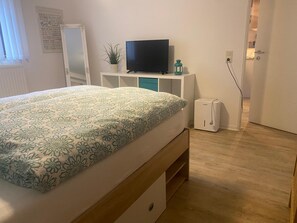 1 bedroom, free WiFi, bed sheets - Apartment 'Am Edersee' with Shared Garden and Wi-Fi (Edertal)
