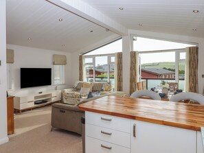 Living area - Skyview (Plymouth)