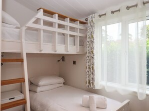 3 quartos, individualmente decorados, individualmente mobiliados