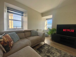 Cottage | Living area - Beach View, 3 The Granary (Banff)