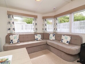 Cottage | Living area - 26 Manleigh Park (Ilfracombe)