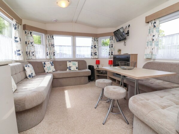 Cottage | Living area - 26 Manleigh Park (Ilfracombe)