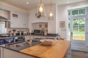 Dishwasher, cookware/dishes/utensils