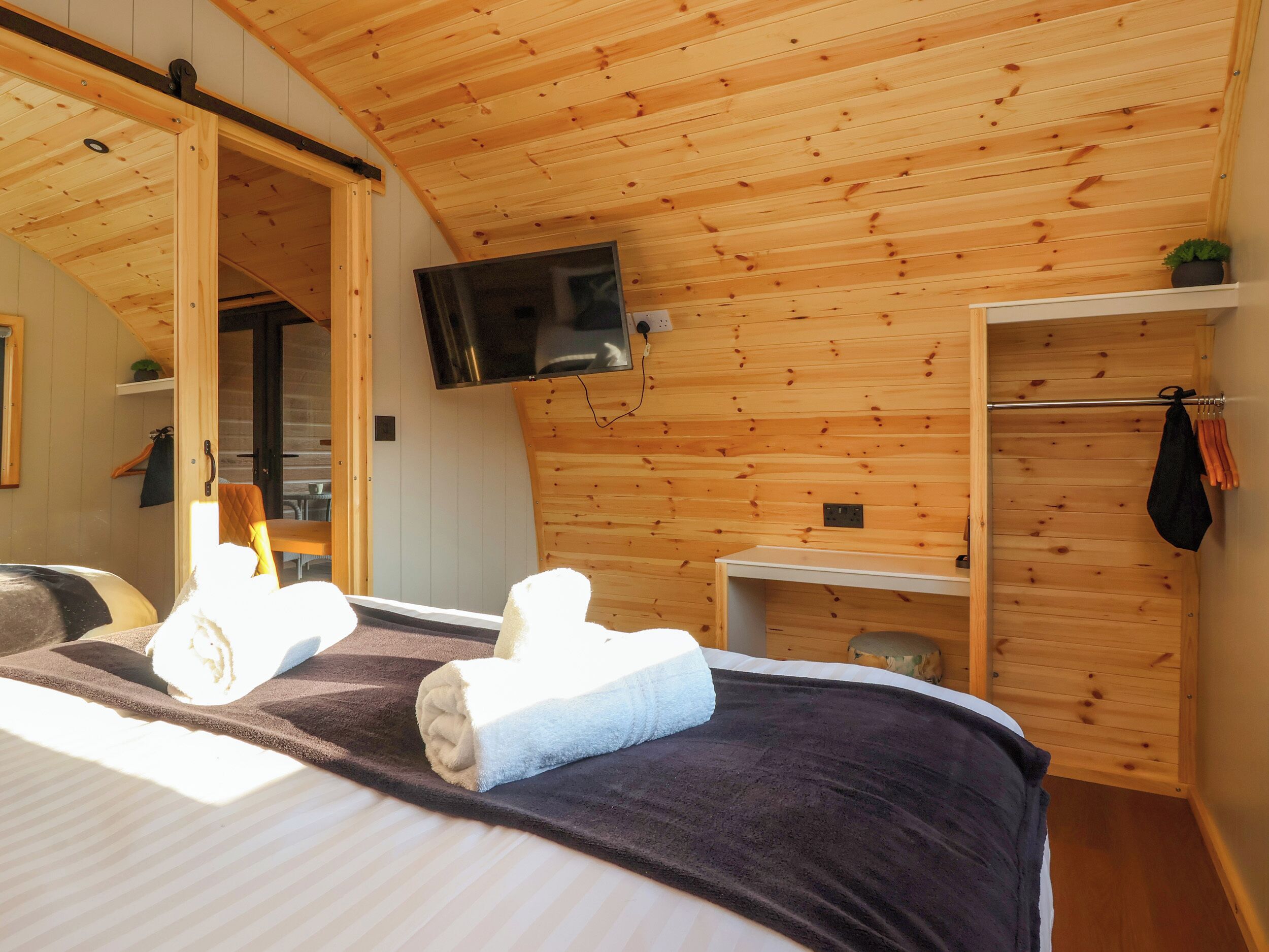 2 bedrooms, individually decorated, individually furnished, free WiFi