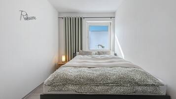 1 slaapkamer, een strijkplank/strijkijzer, gratis wifi, beddengoed