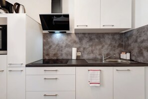 Fridge, oven, stovetop, dishwasher