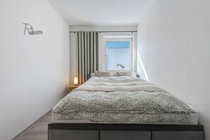 1 habitación, tabla de planchar con plancha, wifi gratis y ropa de cama