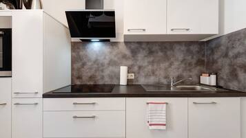 Kühlschrank, Ofen, Herdplatte, Geschirrspüler