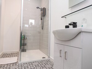 Shower - Hole in the Wall (Caernarfon)