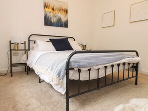1 bedroom, individually decorated, individually furnished, free WiFi - Hole in the Wall (Caernarfon)