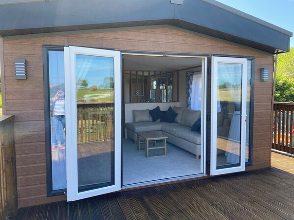 Terrace/patio - Aspen Lodge (Whitby)