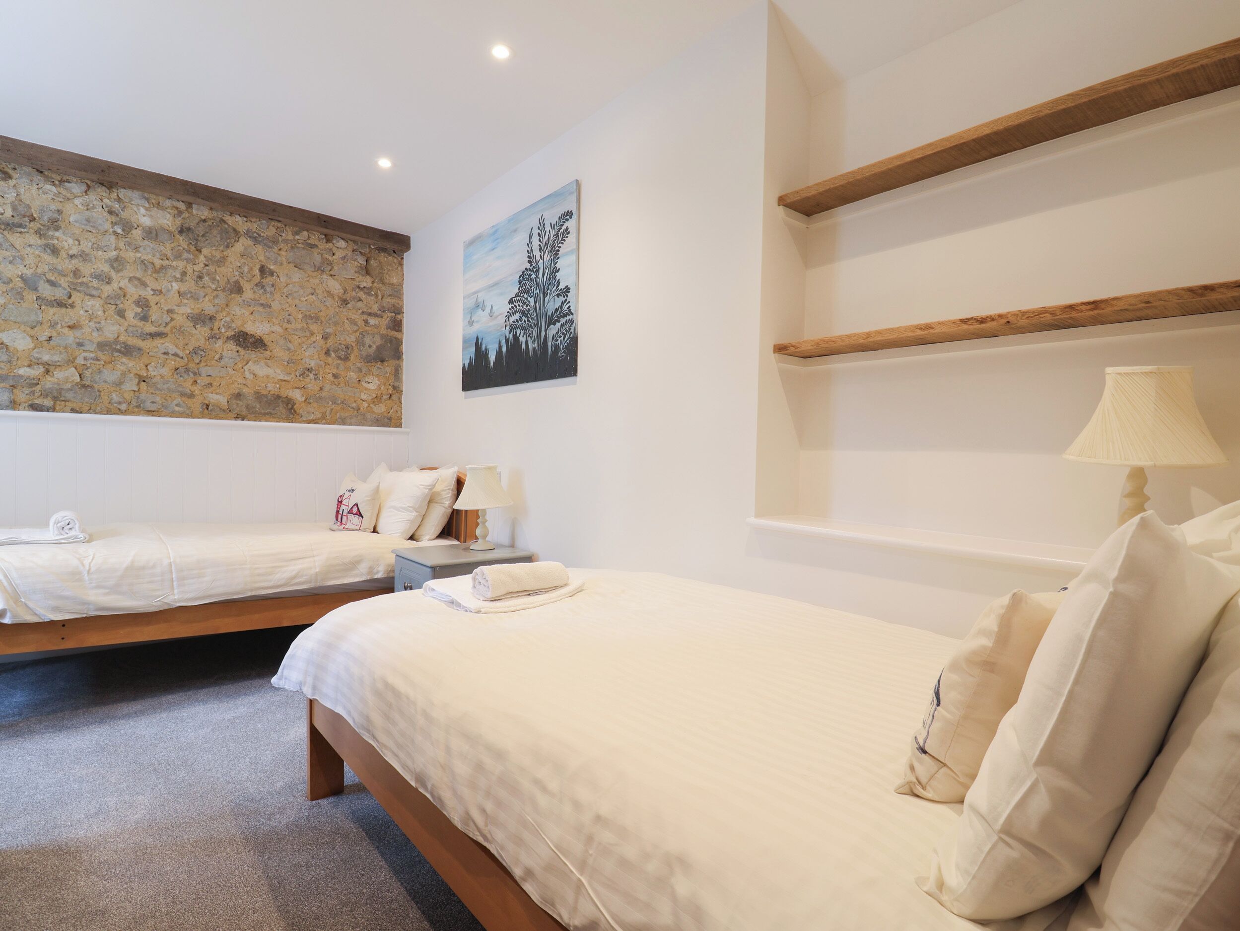 2 bedrooms, individually decorated, individually furnished, free WiFi